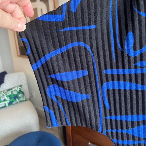 Dress in Black and cobalt abstract pattern - Picture 7 of 12